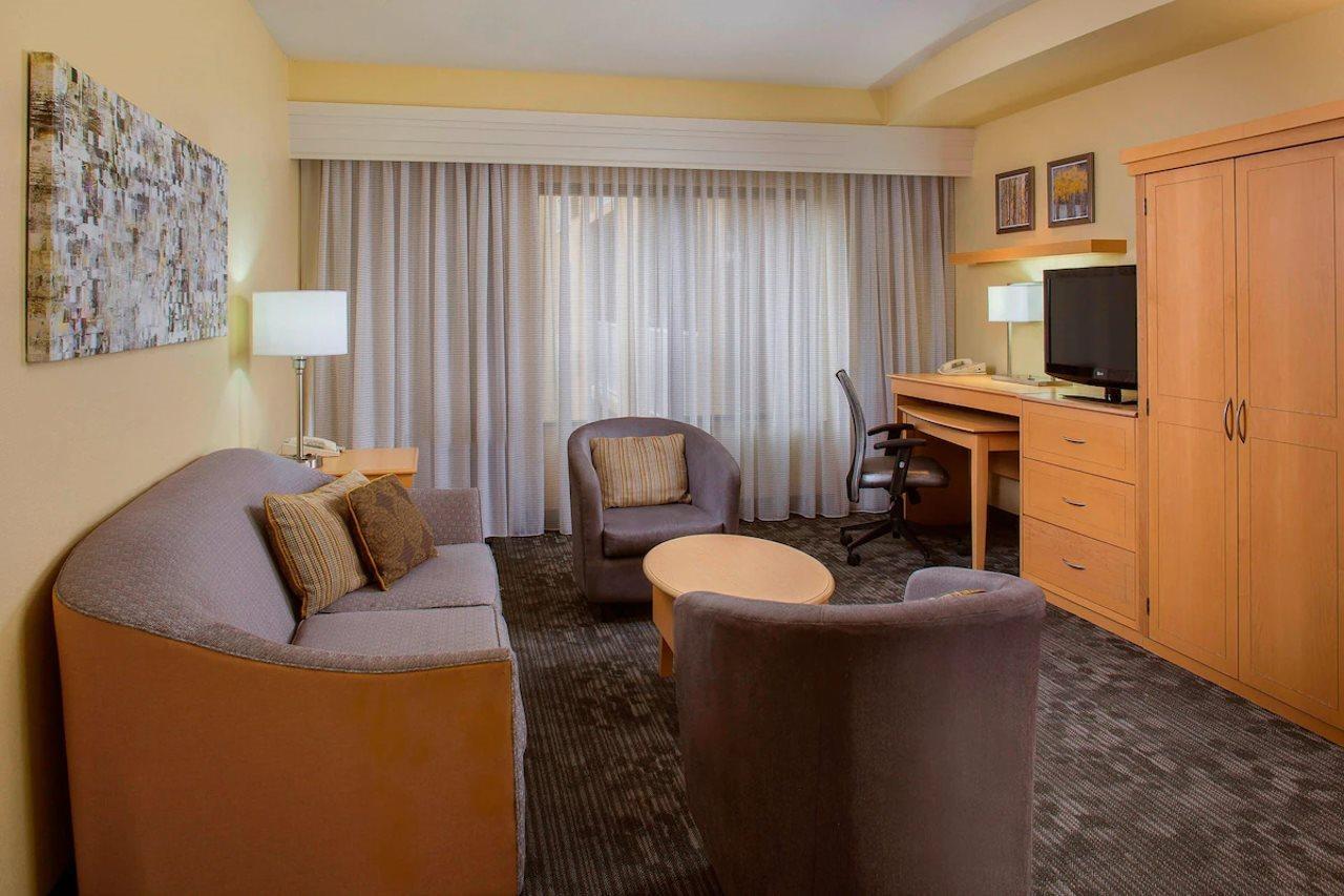 Courtyard By Marriott Sandestin At Grand Boulevard Мирамар Бийч Екстериор снимка