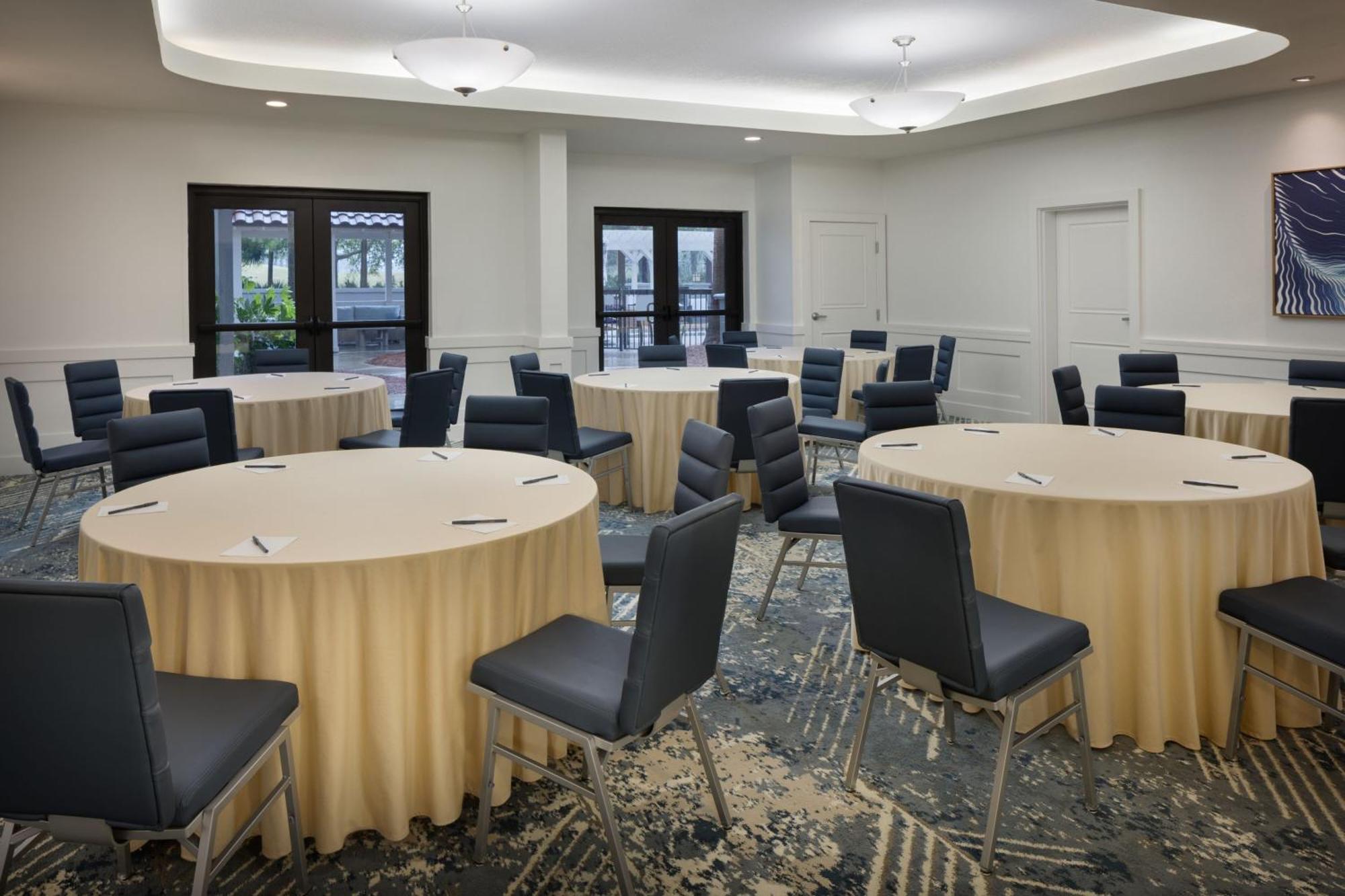 Courtyard By Marriott Sandestin At Grand Boulevard Мирамар Бийч Екстериор снимка
