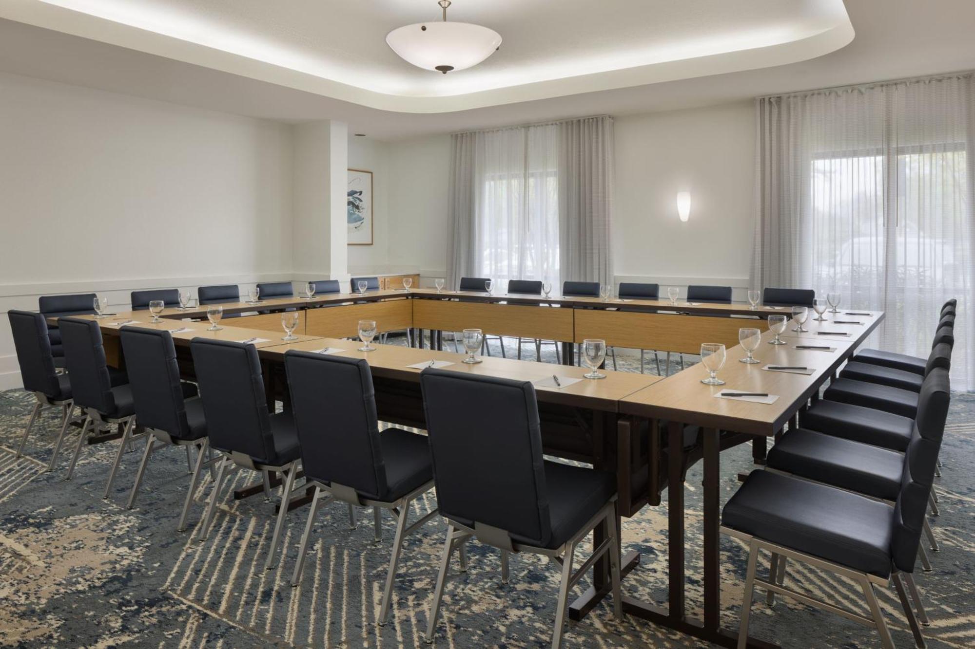 Courtyard By Marriott Sandestin At Grand Boulevard Мирамар Бийч Екстериор снимка