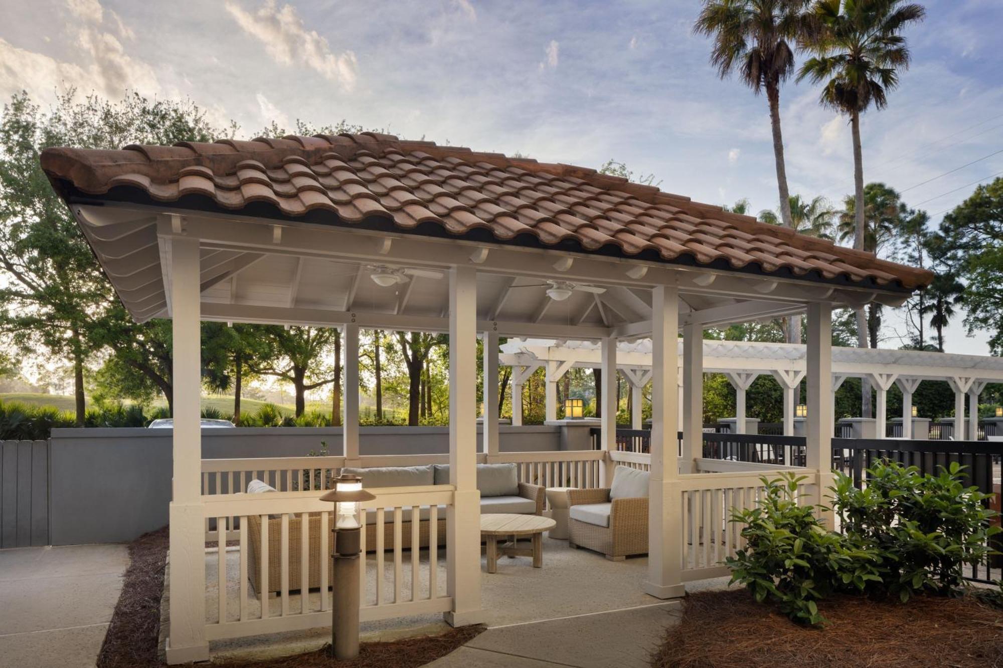 Courtyard By Marriott Sandestin At Grand Boulevard Мирамар Бийч Екстериор снимка