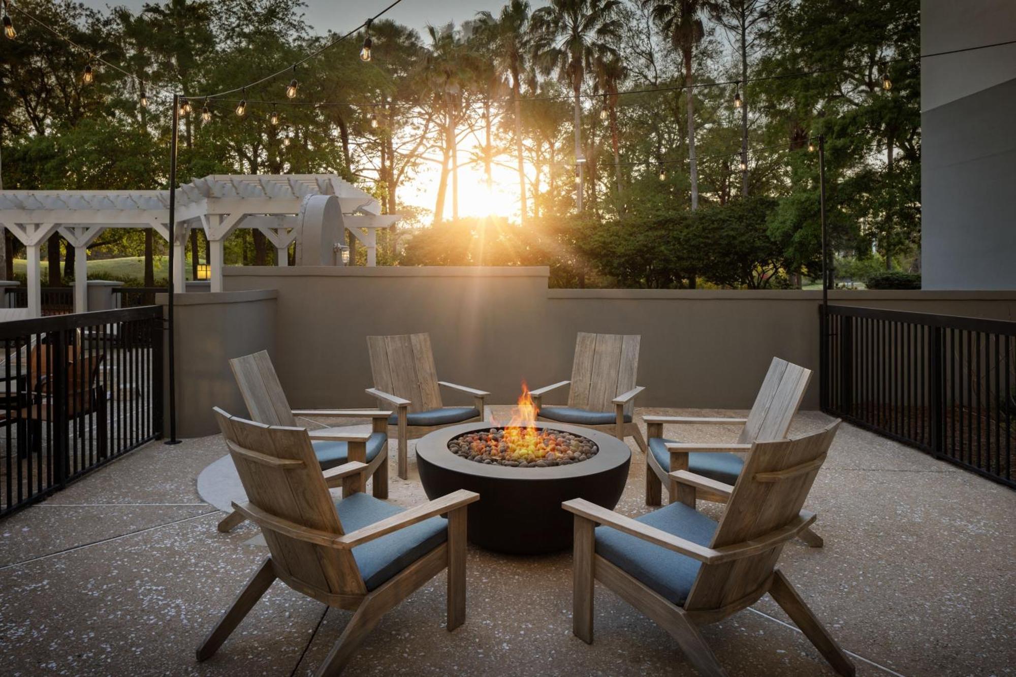 Courtyard By Marriott Sandestin At Grand Boulevard Мирамар Бийч Екстериор снимка