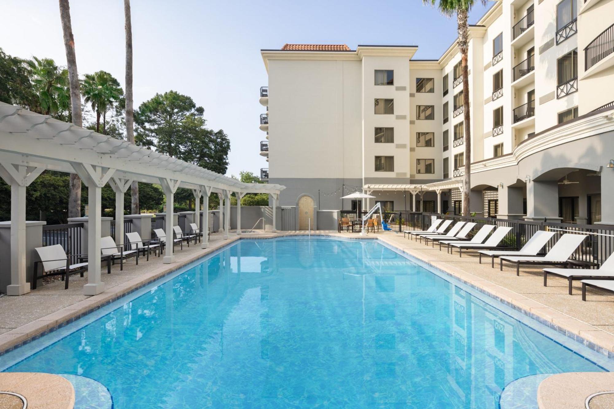 Courtyard By Marriott Sandestin At Grand Boulevard Мирамар Бийч Екстериор снимка