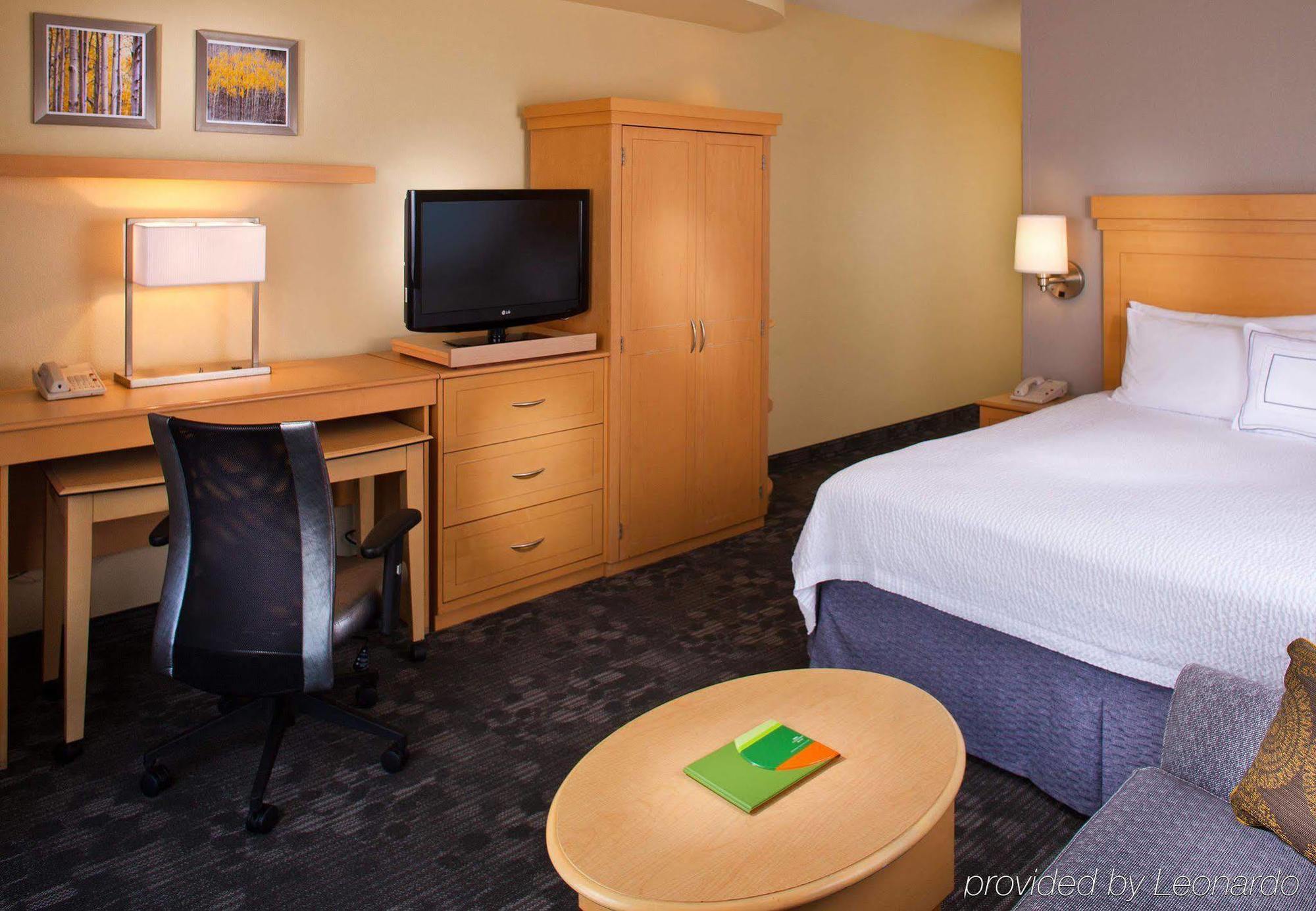 Courtyard By Marriott Sandestin At Grand Boulevard Мирамар Бийч Екстериор снимка
