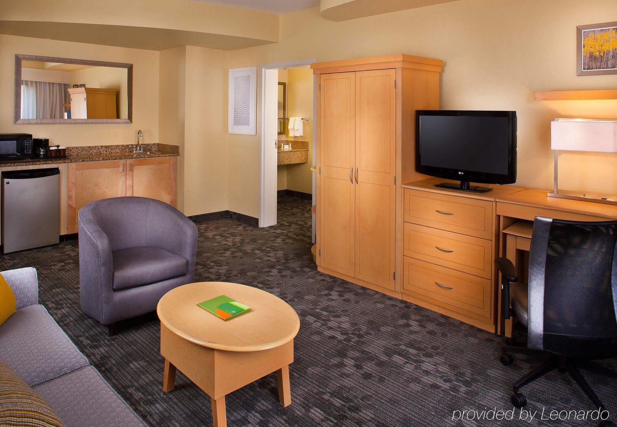 Courtyard By Marriott Sandestin At Grand Boulevard Мирамар Бийч Екстериор снимка
